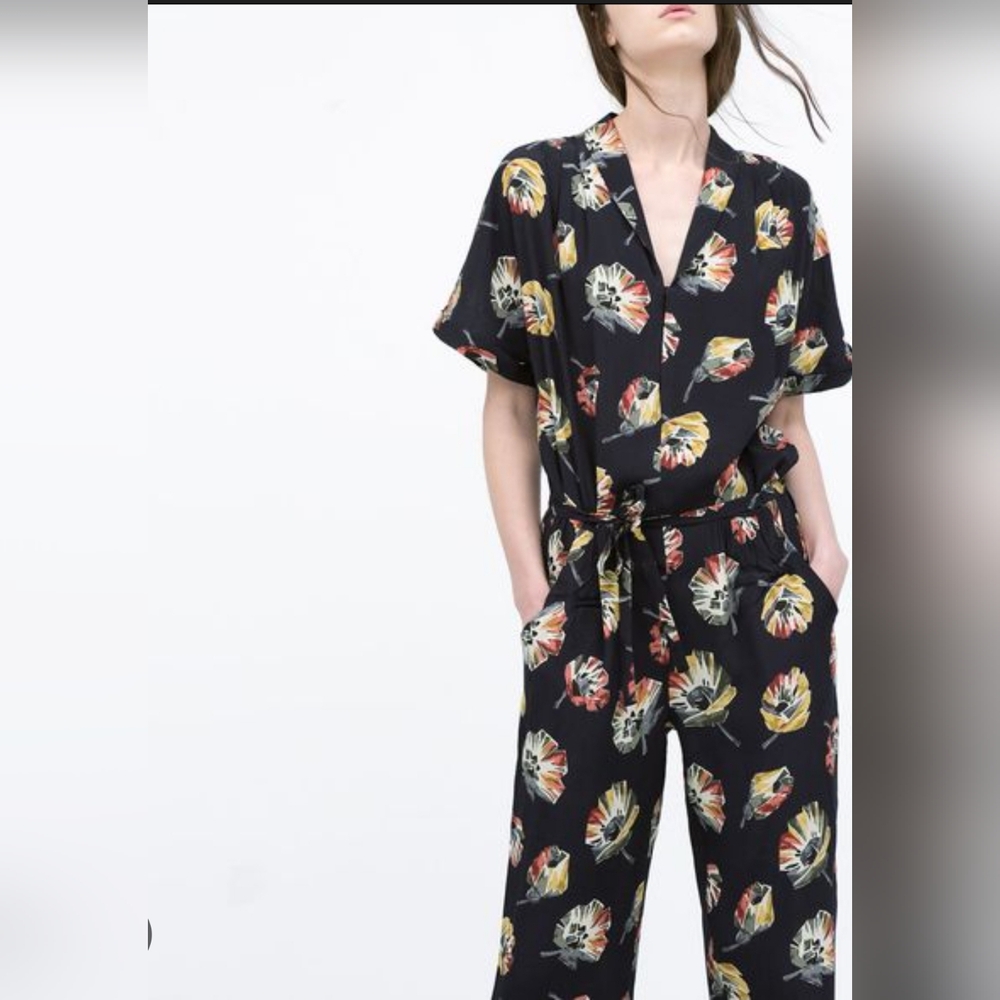 Zara Floral Lightweight Short Sleeve Print Navy Jumpsuit Size Medium